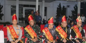 Dandim 1310/Bitung Terima Pengukuhan Gelar Adat Tonsea Minahasa pada Parade Nusantara Kota Bitung Peringati Harkitnas Ke-118 Tahun 2026
