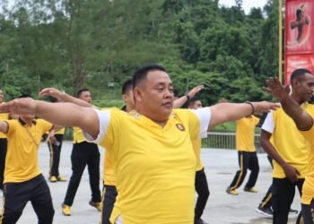 Jaga Stamina Tubuh, Personel Polres Sarmi Laksanakan Olahraga Pagi