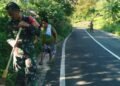 Kodim 1310/Bitung Bersama YTP 916/BS dan Masyarakat Gelar Kerja Bakti Gerakan Indonesia Asri, Bersihkan Jalan Penghubung Kasawari–Makawidey