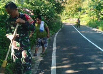 Kodim 1310/Bitung Bersama YTP 916/BS dan Masyarakat Gelar Kerja Bakti Gerakan Indonesia Asri, Bersihkan Jalan Penghubung Kasawari–Makawidey