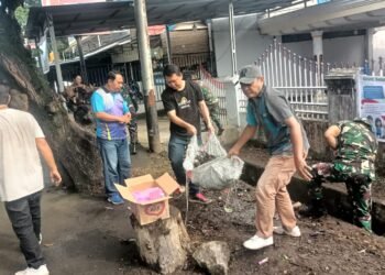 Bentuk Nyata Kepedulian TNI Terhadap Kebersihan Lingkungan, Kodim 1310/Bitung Gelar Karya Bakti Gerakan Indonesia Asri, Bersihkan Selokan dan Taman Median Jalan