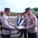 Kapolda Papua Barat Beri Penghargaan Kapolri Kepada Personil dan Satker Berprestasi