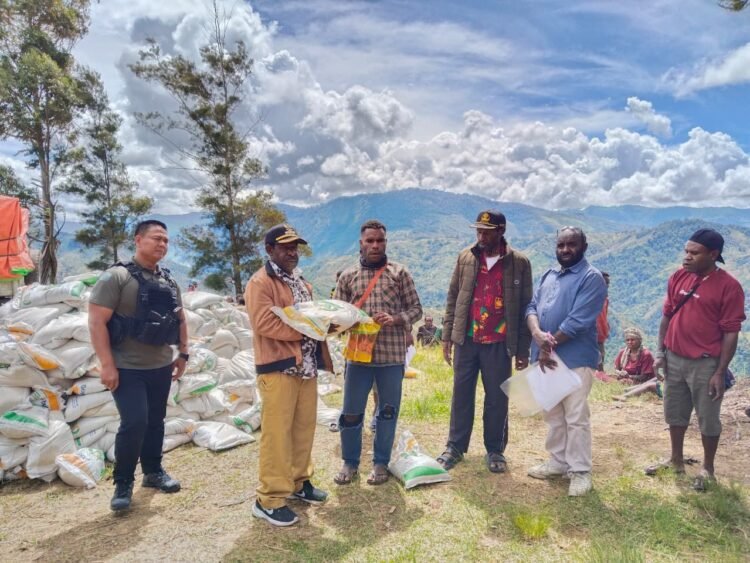 Polres Lanny Jaya Amankan Penyaluran Bantuan Pangan di 5 Distrik, 80 Ton Beras Disalurkan