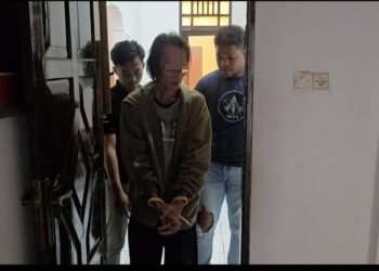 Dari Sarmi ke Polda Papua : Terduga Penyuplai Senjata KKB Digiring Tim Gabungan Yang Dipimpin Kasat Reskrim