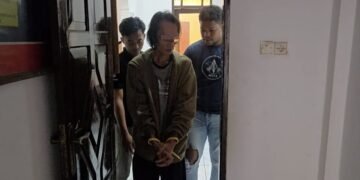 Dari Sarmi ke Polda Papua : Terduga Penyuplai Senjata KKB Digiring Tim Gabungan Yang Dipimpin Kasat Reskrim
