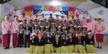 Membangun Generasi Cerdas Sejak Dini, Kapolres Sarmi Hadiri Pelepasan Siswa TK Kemala Bhayangkari 10 Sarmi