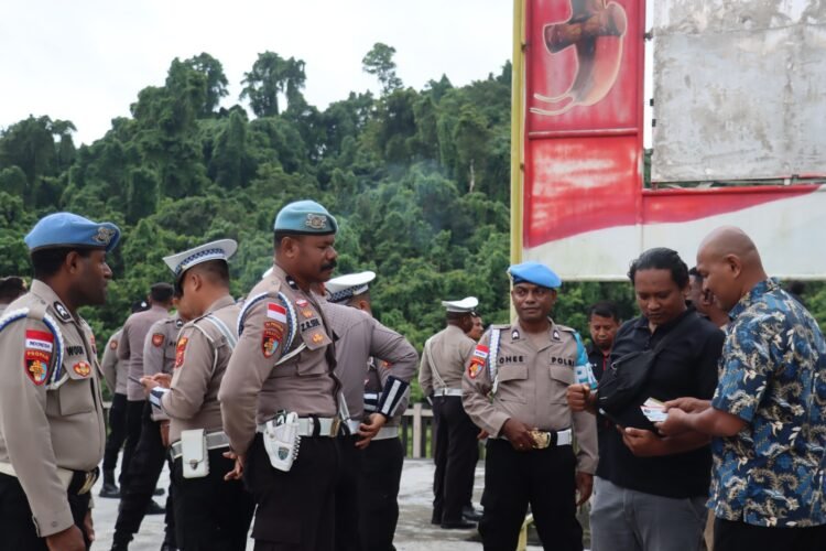 Usai Apel Pagi, Sipropam Polres Sarmi Sidak Kelengkapan Surat Seluruh Personel
