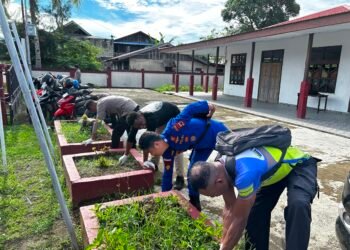 Wujud Toleransi dan Kepedulian, Polres Sarmi Bersihkan Gereja Santo Antonius Jelang HUT Bhayangkara ke-80