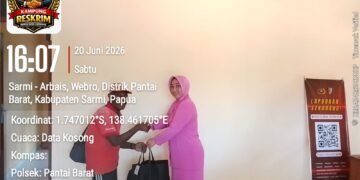Sambut HUT Bhayangkara ke-80, Polsek Pantai Barat Salurkan Tali Asih kepada Para Ondoafi