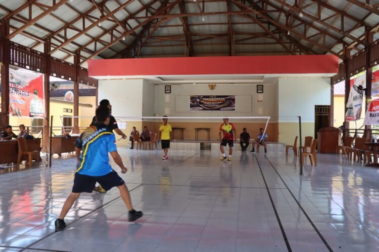 Semangat Sportivitas Warnai Turnamen Badminton Personel Polres Sarmi Sambut HUT Bhayangkara ke-80