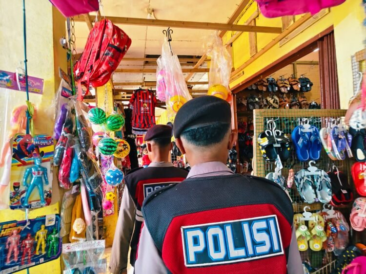Patroli Rutin Sat Samapta Polres Sarmi Jaga Stabilitas Kamtibmas di Pasar Sentral Mararena