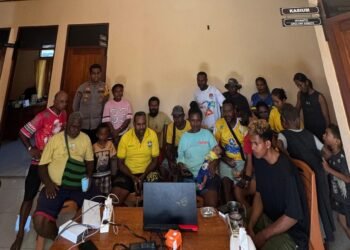 Pererat Kebersamaan, Kapolsek Pantai Barat Nobar Piala Dunia 2026 Bersama Warga