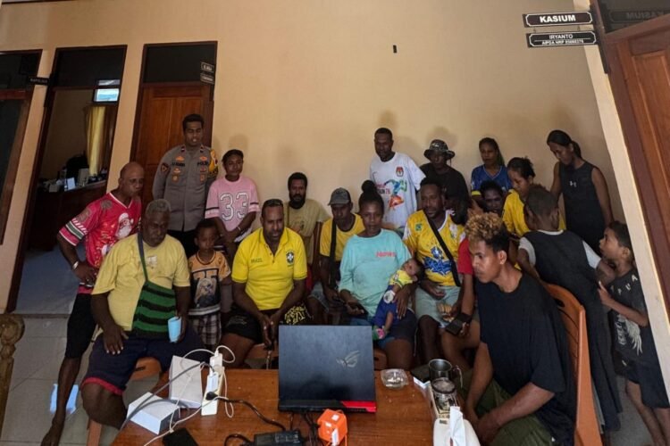 Pererat Kebersamaan, Kapolsek Pantai Barat Nobar Piala Dunia 2026 Bersama Warga