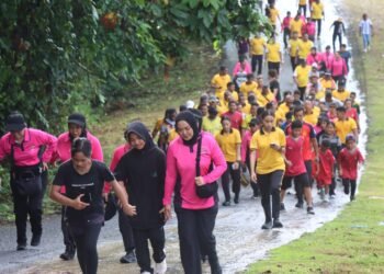 Semarak HUT Bhayangkara ke-80, Polres Sarmi Gelar Jalan Santai Bersama Forkopimda dan Keluarga Besar Polri