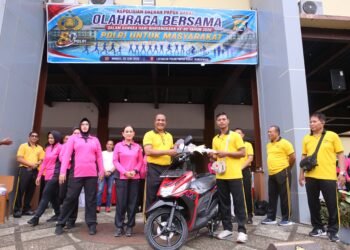 Polri untuk Masyarakat, Polda Papua Barat Gelar Olahraga Bersama Sambut Hari Bhayangkara ke-80