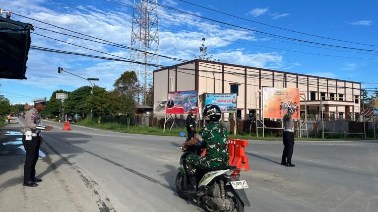 Cegah Kemacetan Saat Pendaftaran Siswa Baru, Satlantas Polres Sarmi Intensifkan Strong Point di Titik Rawan
