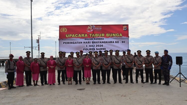 HUT Bhayangkara ke-80, Polres Sarmi Gelar Upacara Tabur Bunga di Pelabuhan Sarmi