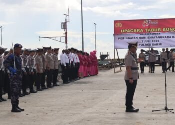 HUT Bhayangkara ke-80, Polres Sarmi Gelar Upacara Tabur Bunga di Pelabuhan Sarmi
