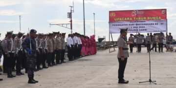 HUT Bhayangkara ke-80, Polres Sarmi Gelar Upacara Tabur Bunga di Pelabuhan Sarmi