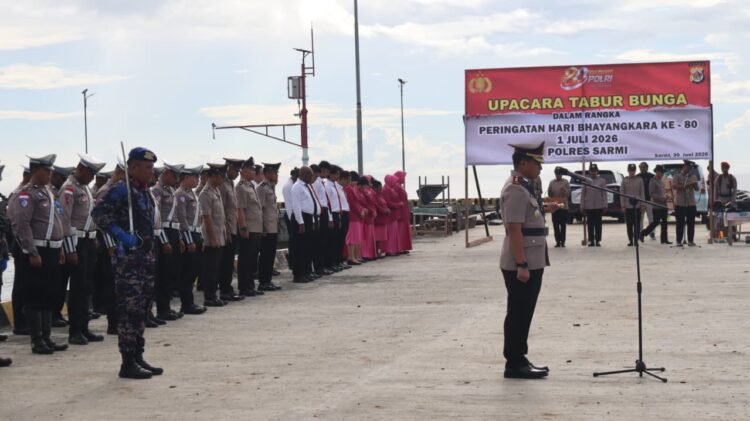 HUT Bhayangkara ke-80, Polres Sarmi Gelar Upacara Tabur Bunga di Pelabuhan Sarmi