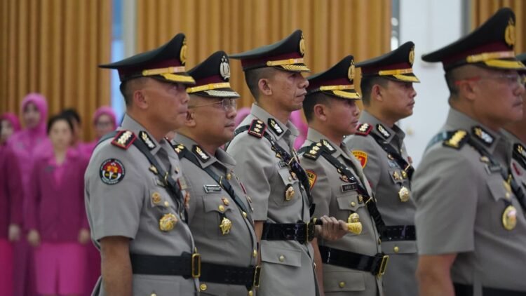 Kapolda Papua Barat Pimpin Sertijab Pejabat Utama dan Dua Kapolres