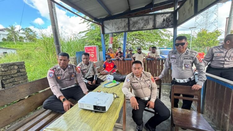 Sat binmas Polres Sarmi Ajak Masyarakat Jaga Kamtibmas Lewat Nobar Piala Dunia 2026