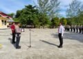 Kapolres Sarmi Serahkan Penghargaan Lomba Kampung Bebas Narkoba dari Kapolda Papua