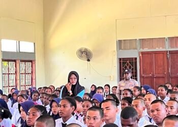 Sat Binmas Polres Sarmi Berikan Edukasi Hukum dan Bahaya Narkoba kepada Siswa Baru SMAN 1 Sarmi