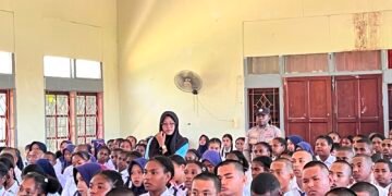 Sat Binmas Polres Sarmi Berikan Edukasi Hukum dan Bahaya Narkoba kepada Siswa Baru SMAN 1 Sarmi
