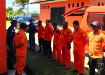 Satpolairud Polres Sarmi Bersama Tim SAR Gelar Apel Konsolidasi, Lanjutkan Pencarian Korban Perahu Terbalik di Sungai Tor