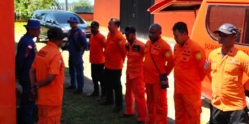 Satpolairud Polres Sarmi Bersama Tim SAR Gelar Apel Konsolidasi, Lanjutkan Pencarian Korban Perahu Terbalik di Sungai Tor