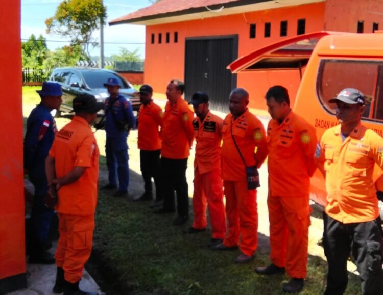 Satpolairud Polres Sarmi Bersama Tim SAR Gelar Apel Konsolidasi, Lanjutkan Pencarian Korban Perahu Terbalik di Sungai Tor