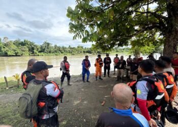 Sat Polairud Polres Sarmi Bersama Tim SAR Gabungan Lanjutkan Pencarian Korban Tenggelam di Sungai Tor