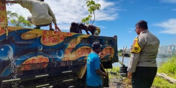 Bhabinkamtibmas Kampung Mafen Tor Sambangi Warga Lewat DDS, Ajak Jaga Lingkungan dan Cegah Kerusakan Sungai
