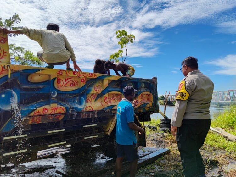 Bhabinkamtibmas Kampung Mafen Tor Sambangi Warga Lewat DDS, Ajak Jaga Lingkungan dan Cegah Kerusakan Sungai