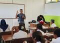 Bentengi Generasi Muda dari Narkoba dan Miras, Satresnarkoba Polres Sarmi Berikan Edukasi kepada Peserta MPLS