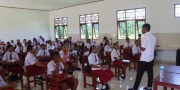 Antusiasme Warnai Sosialisasi Bahaya Narkoba dan Miras yang Digelar Satresnarkoba Polres Sarmi di SMP YPPK St. Paulus Sarmi