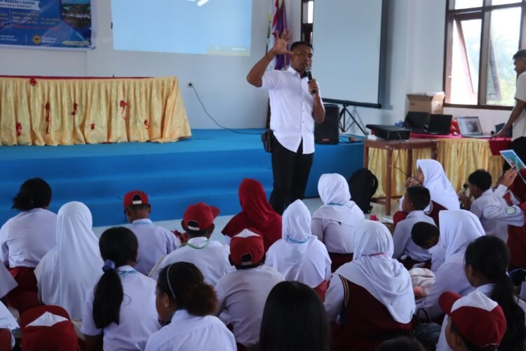 Cegah Penyalahgunaan Narkoba Sejak Dini, Satresnarkoba Polres Sarmi Edukasi Pelajar SMP Negeri 1 Sarmi