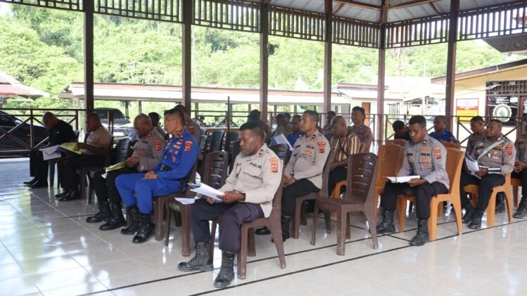Ibadah Bintal Kristen, Polres Sarmi Tingkatkan Keimanan dan Karakter Personel