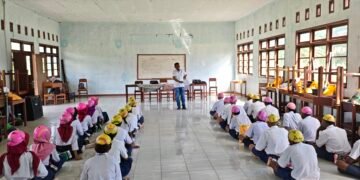 Polsek Bonggo Bekali Calon Siswa SMK Negeri 5 Sarmi dengan Materi Hukum, Bahaya Narkoba, dan PBB