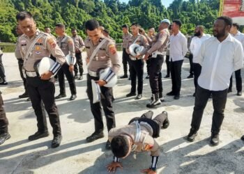 Disiplin Dimulai dari Penampilan, Sipropam Polres Sarmi Gelar Pemeriksaan Sikap Tampang Personel