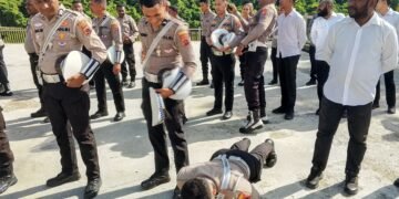 Disiplin Dimulai dari Penampilan, Sipropam Polres Sarmi Gelar Pemeriksaan Sikap Tampang Personel