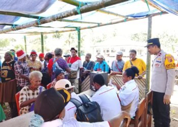 Kapolsek Pantai Barat Monitoring Pendataan Penerima Bansos, Pastikan Berjalan Aman dan Tepat Sasaran