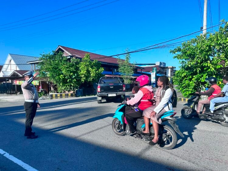 Satlantas Polres Sarmi Hadir di Pagi Hari, Wujudkan Keamanan dan Kelancaran Arus Lalu Lintas