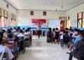 Sat Binmas Polres Sarmi Tanamkan Kesadaran Hukum dan Etika Bermedia Sosial kepada Pelajar SMP Satap Kasukwe