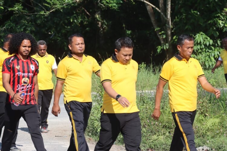Jaga Kebugaran dan Perkuat Soliditas, Kapolres Sarmi Pimpin Olahraga Pagi Bersama Personel