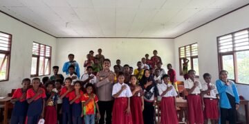 Tanamkan Kesadaran Sejak Dini, Kapolsek Pantai Barat Sosialisasikan Bahaya Narkoba kepada Pelajar Martewar