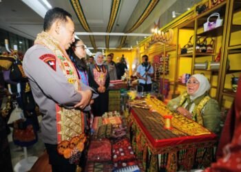 Kapolri Bersama Ketua Umum Bhayangkari Tinjau Bazar Kreasi Bhayangkari Nusantara 2026