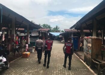Sat Samapta Polres Sarmi Perkuat Harkamtibmas Melalui Patroli Dialogis di Pasar Sentral Mararena