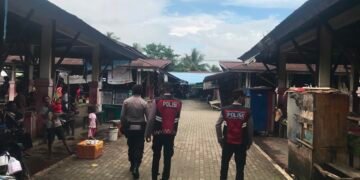 Sat Samapta Polres Sarmi Perkuat Harkamtibmas Melalui Patroli Dialogis di Pasar Sentral Mararena